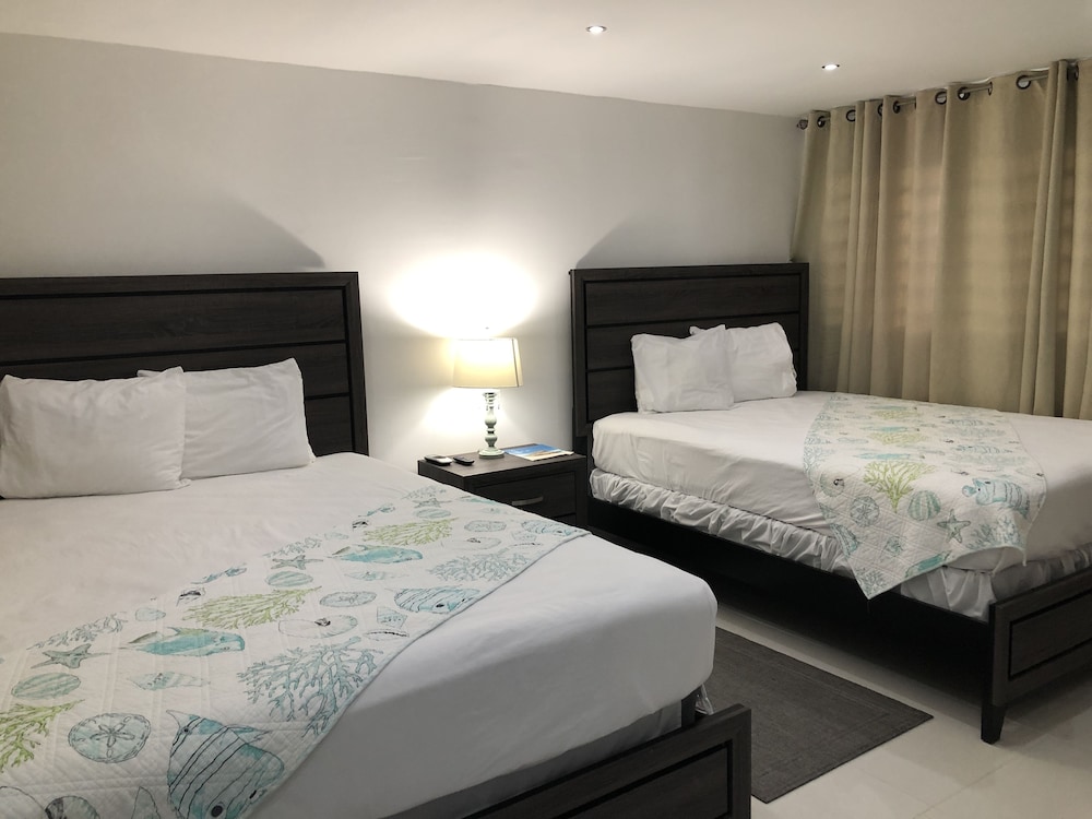 Basic Quadruple Room, 2 Queen Beds, Beachside photo 1