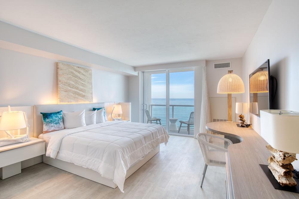 Oceanfront 1 King Bed Room - Photo 1