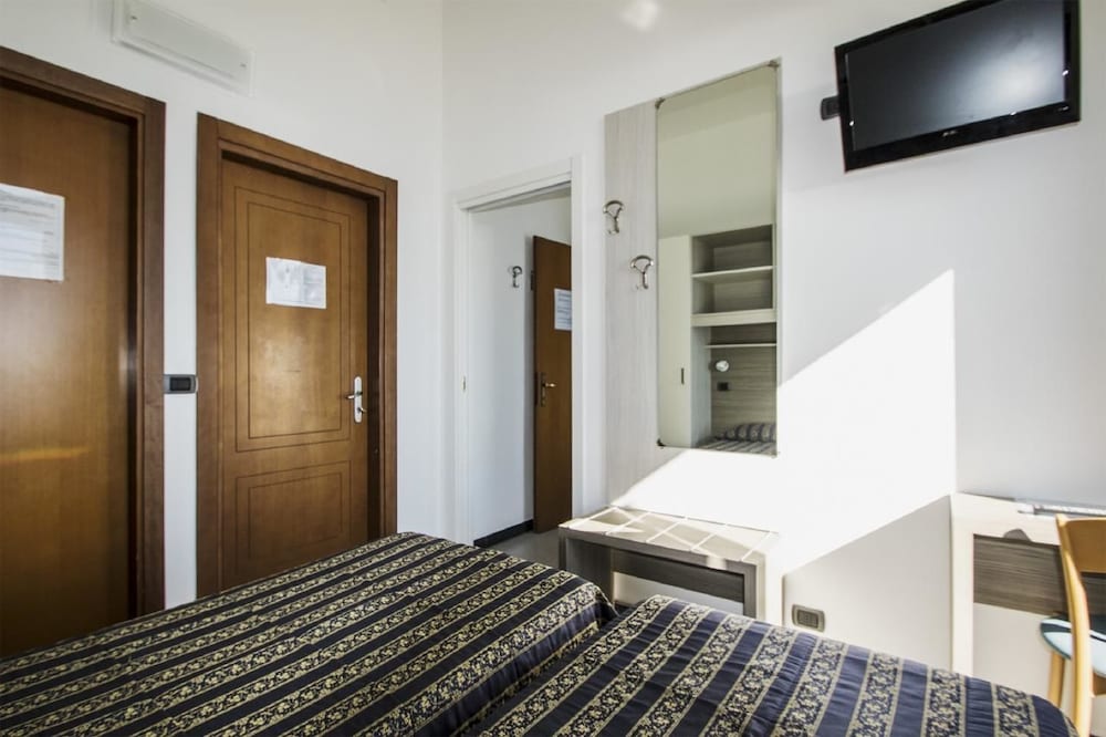 Double or Twin Room photo 2