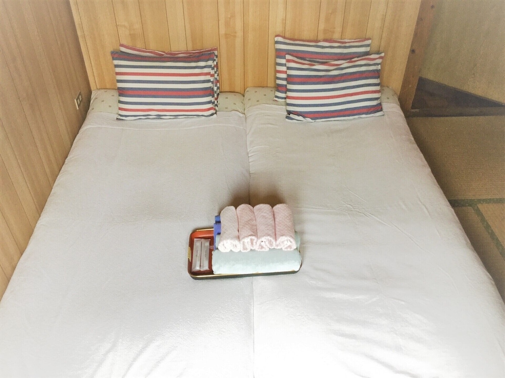 Small Twin Room photo 1