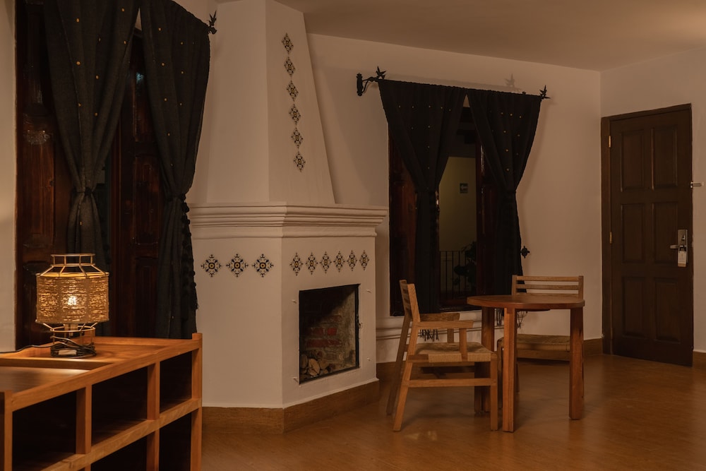 Superior Room, 1 King Bed - Photo 3