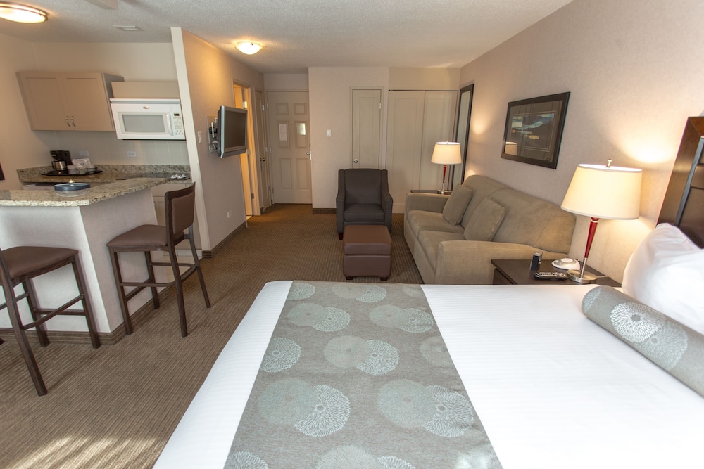 Studio Suite, 1 Queen Bed with Sofa bed, Kitchenette (Premium Studio Full Kitchen Queen) photo 2