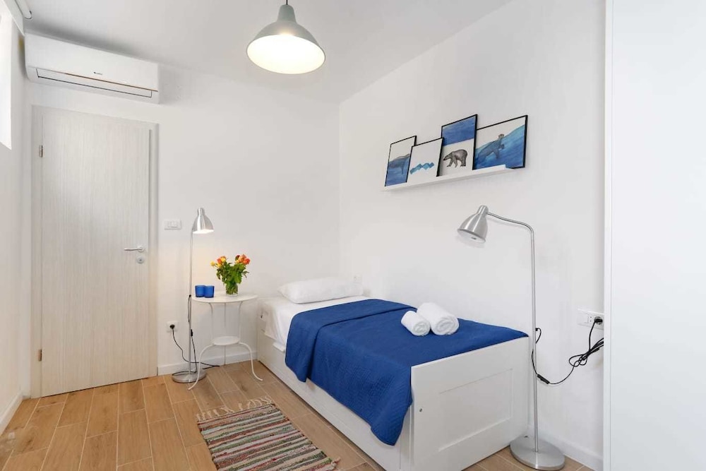 Blue Room photo 3