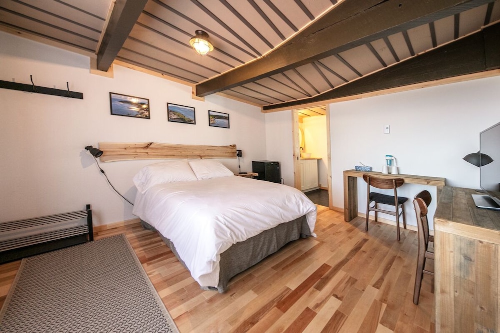 Deluxe Room, Refrigerator & Microwave, Sea View photo 1