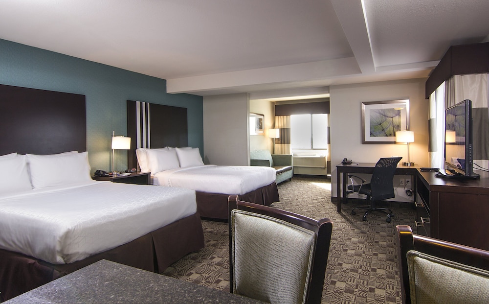Suite, 2 Queen Beds, Accessible (Communications, Roll-In Shower) - Photo 4
