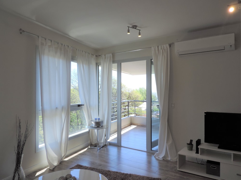 Deluxe Apartment, 1 Queen Bed with Sofa bed, Non Smoking, Private Bathroom photo 2