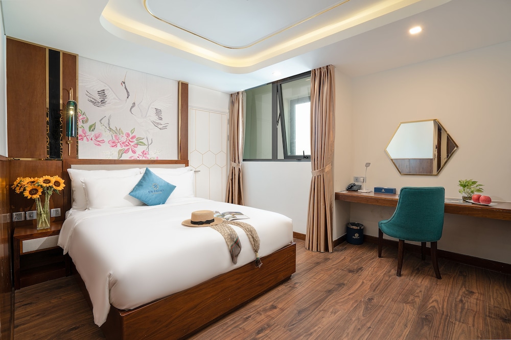 Superior King Room with City View