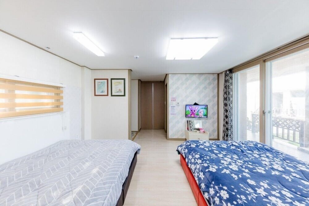 Room (family 1) - Photo 6