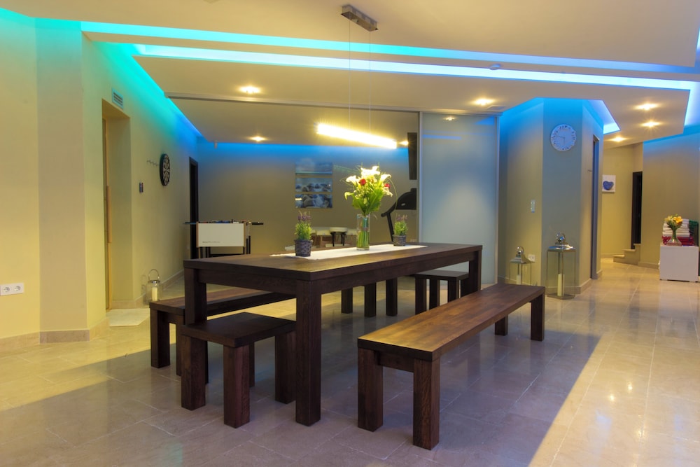 Villa, 4 Bedrooms, Accessible, Smoking photo 2
