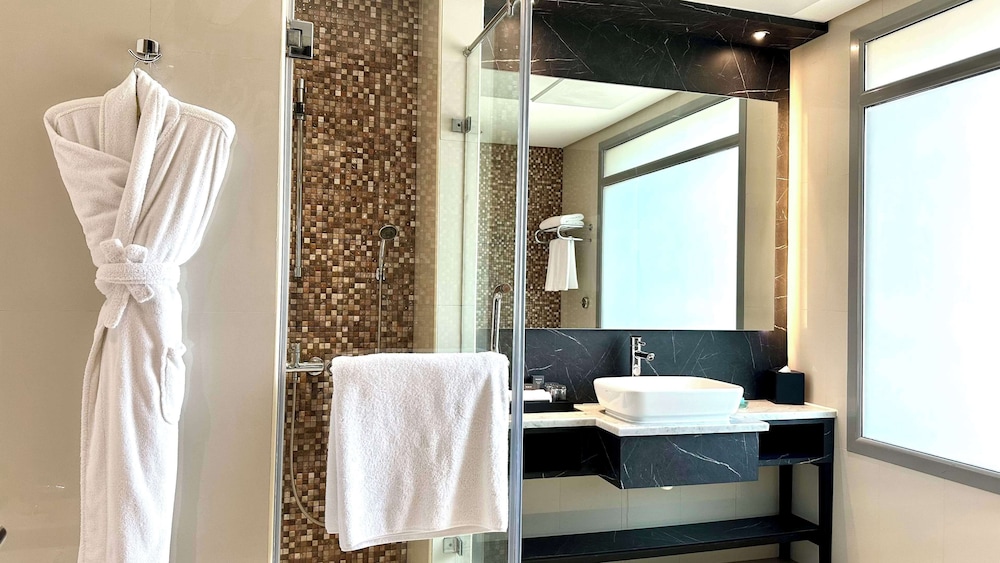 Premium Suite, 1 King Bed, Non Smoking, Kitchen (Separate Living Room, Full Kitchen) - Photo 9