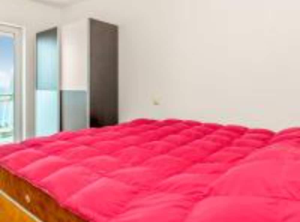 Apartment (Three Bedroom Apartment with Balcony )