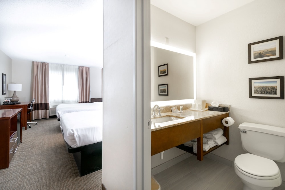 Standard Room, 2 Queen Beds, Non Smoking - Photo 3