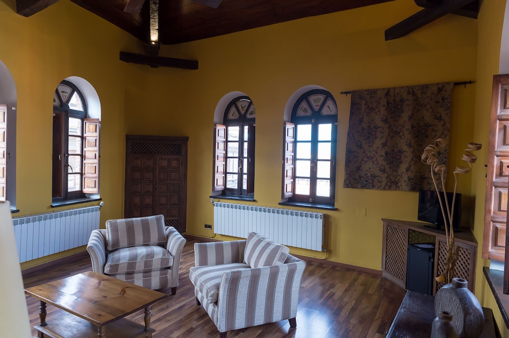 Family Room (Superior) - Photo 5