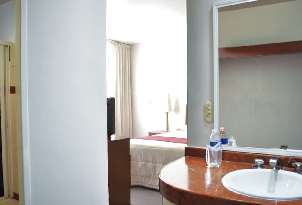 Standard Room, 2 Double Beds photo 2