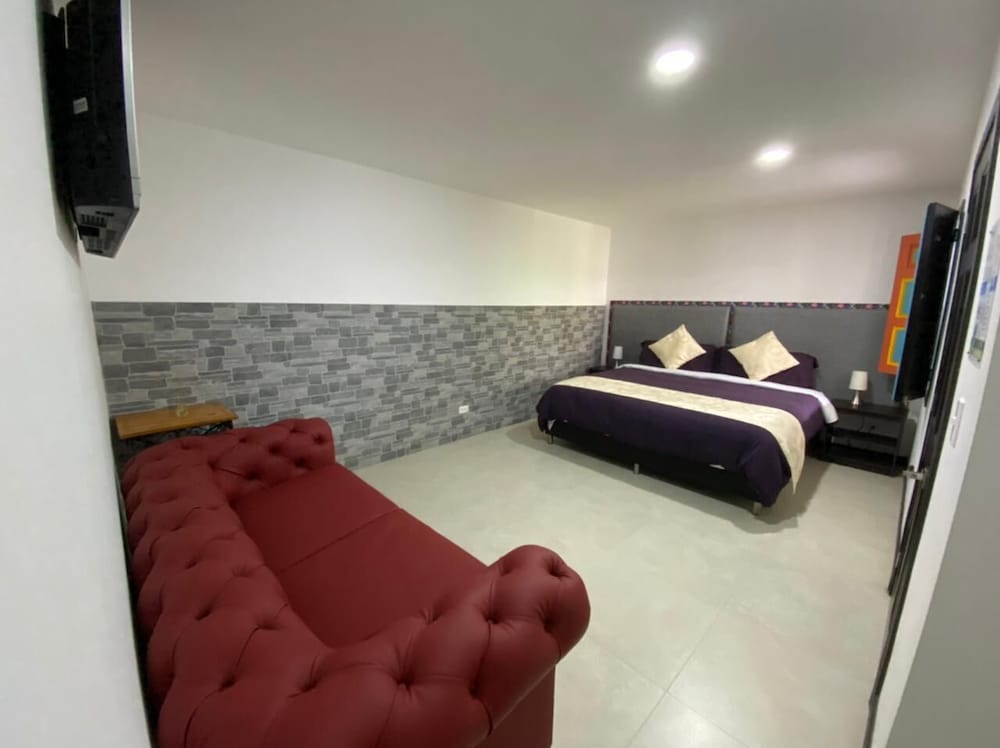 Elite Room, 1 King Bed photo 1