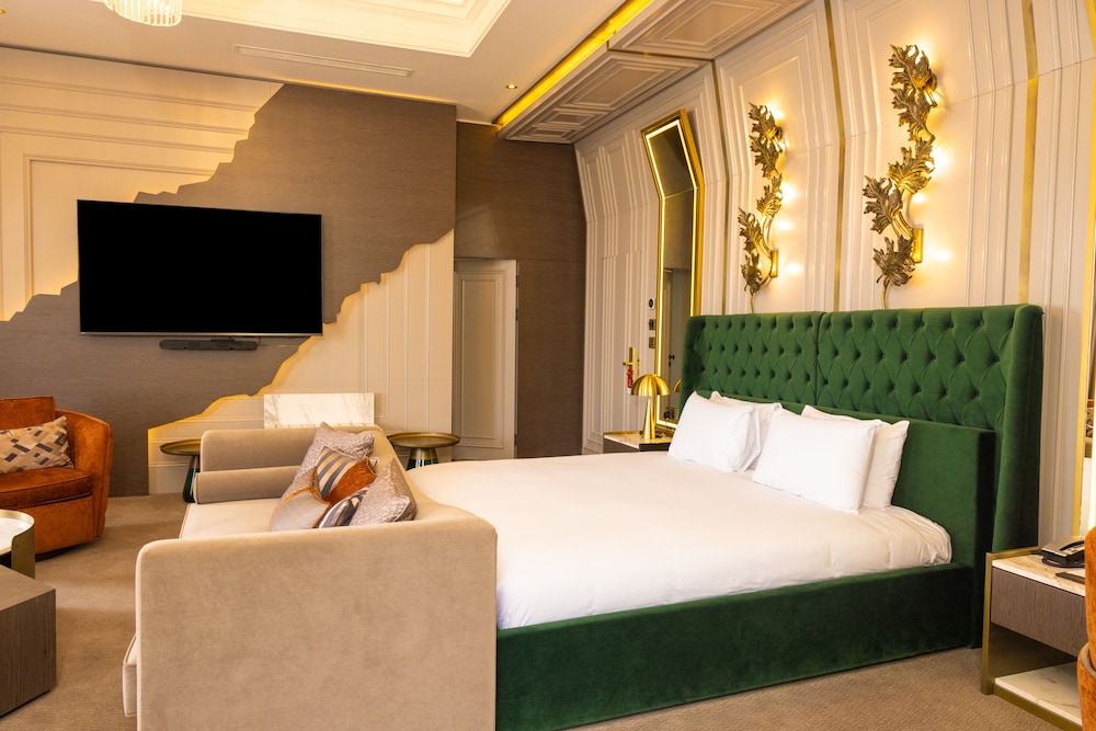 Junior Suite, 1 King Bed (Royal) - Photo 6