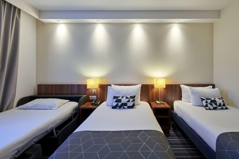 Standard Room, Multiple Beds (Free Breakfast)