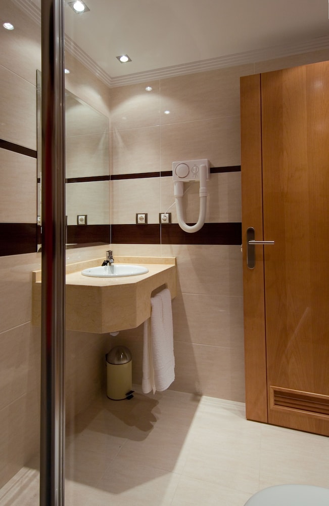 Double Room - Photo 9