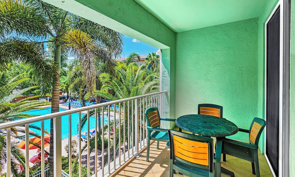 Deluxe One Bedroom Suite with Pool View photo 1