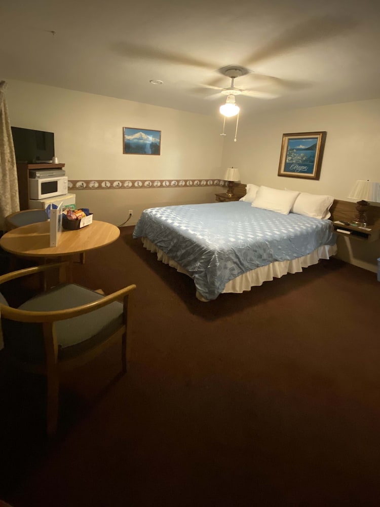Standard Single Room, 1 Queen Bed - Photo 4