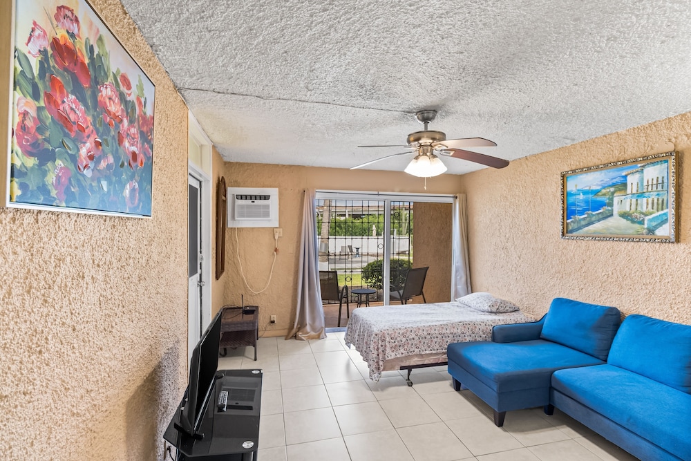 Condo, 1 Bedroom photo 2
