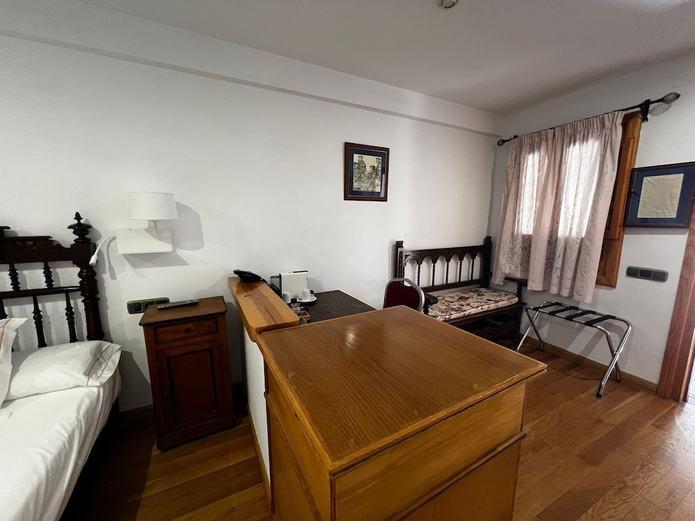 Standard Twin Room photo 2