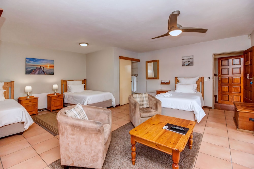 Economy Triple Room (Big Five Lower Level room) photo 3