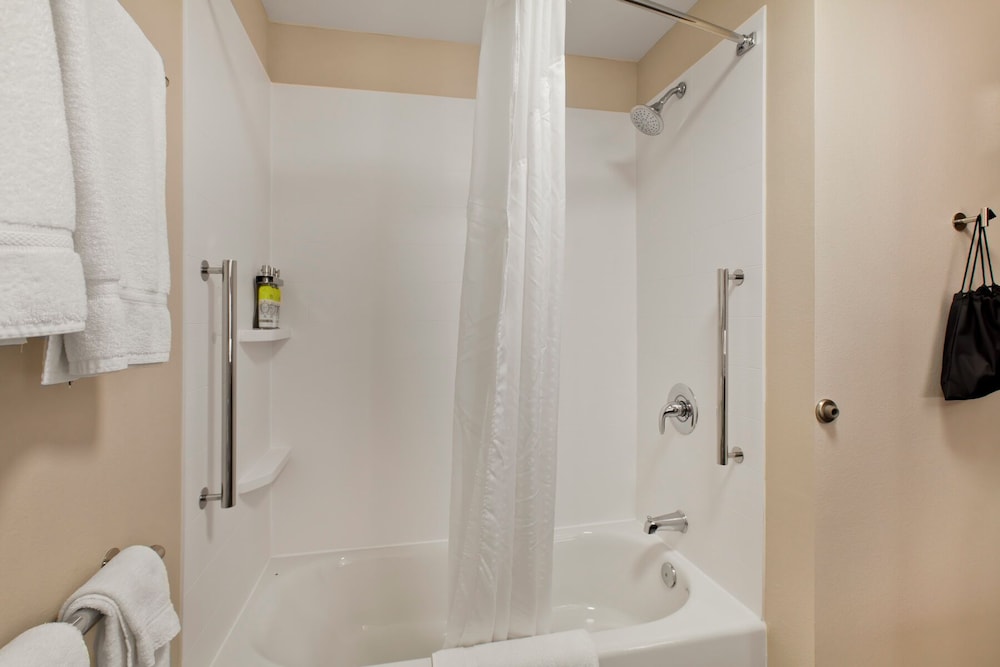 Standard Room, 2 Queen Beds - Photo 4