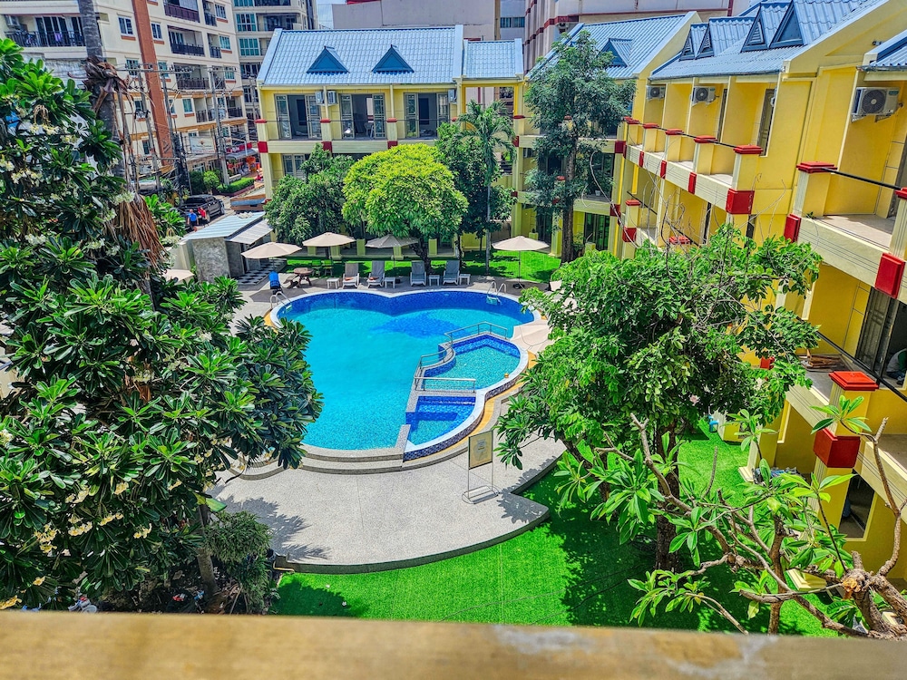 Family Room, Pool View