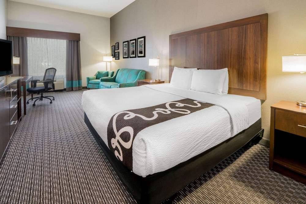 Deluxe Studio Suite, 1 King Bed, Accessible, Non Smoking - Photo 1