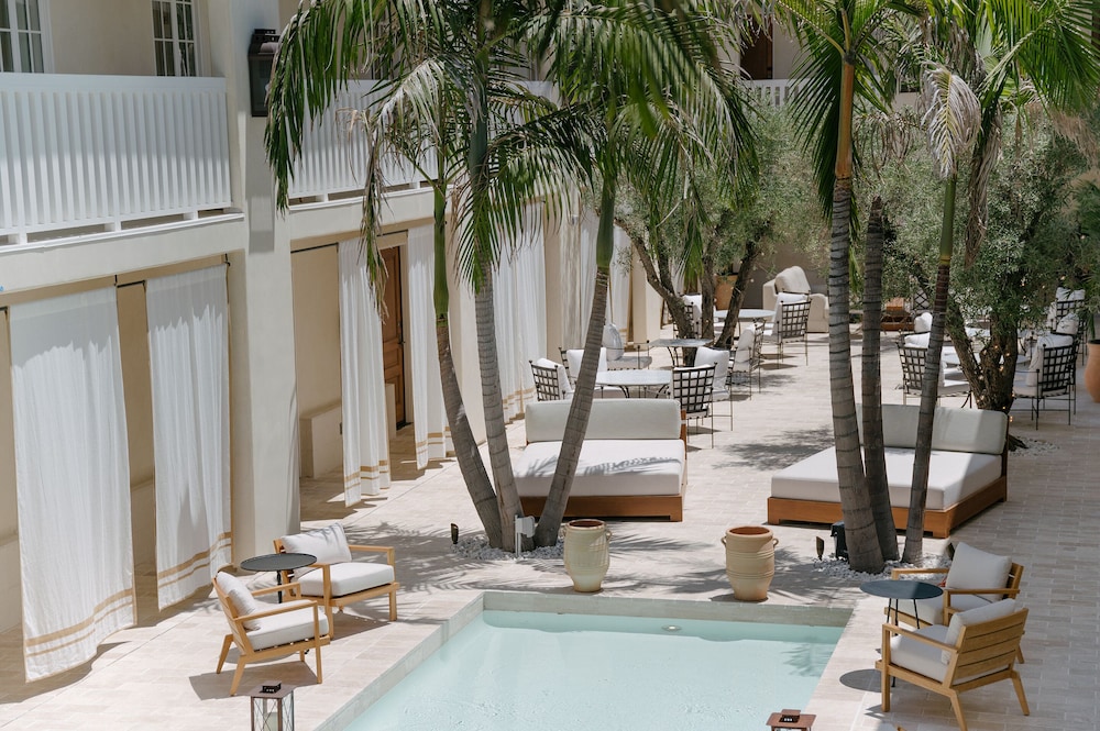 Room, Balcony, Courtyard View photo 2