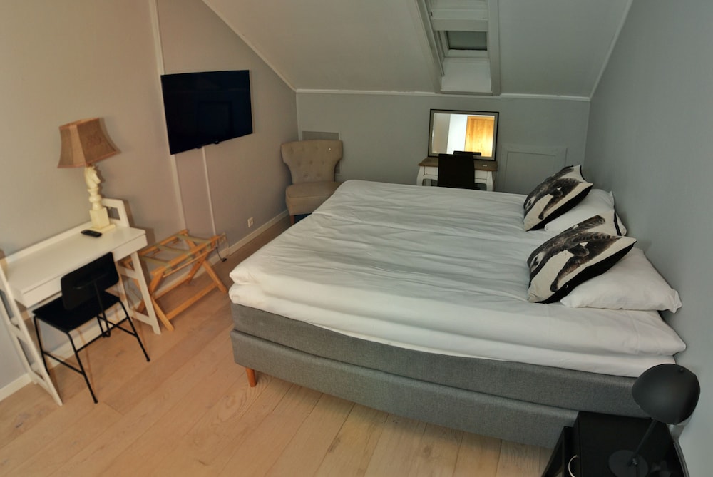 Economy Double Room photo 3