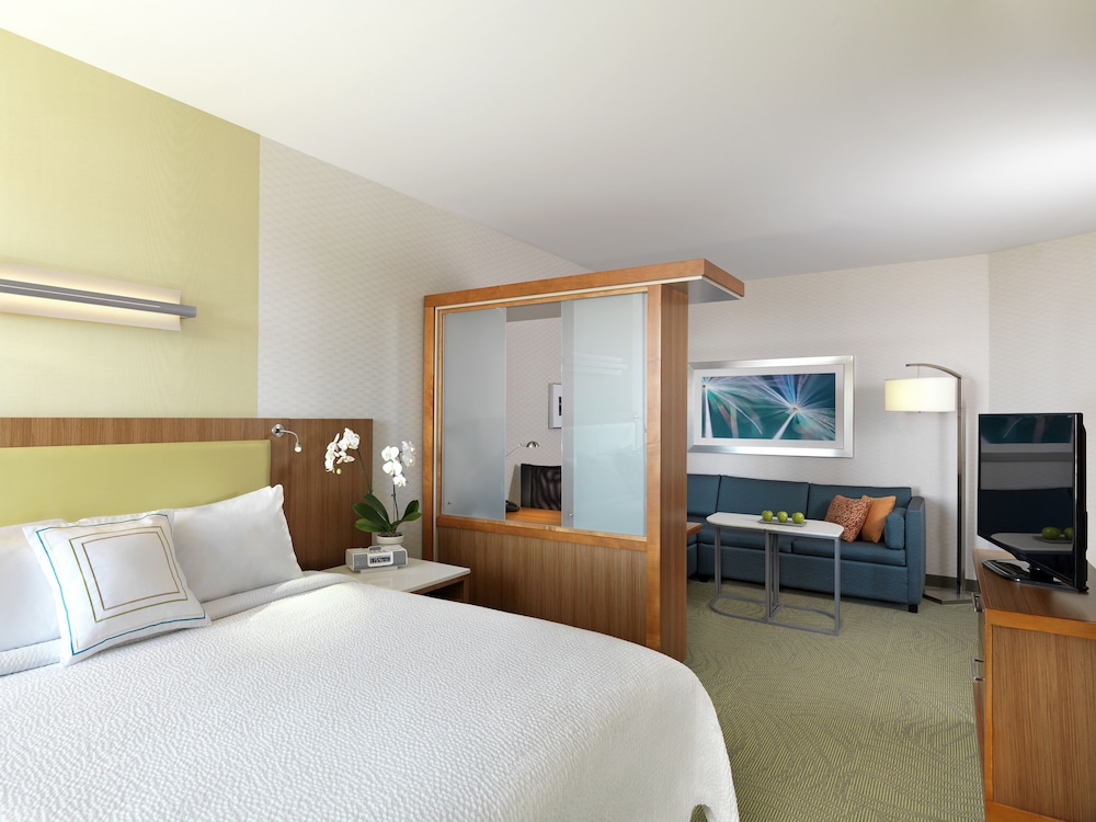 Studio, Multiple Beds (Mobility/Hearing Access, Roll-in Shwr)
