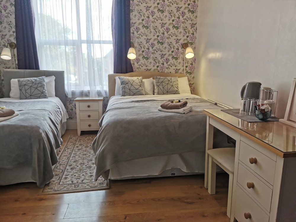 Basic Triple Room, Multiple Beds photo 2