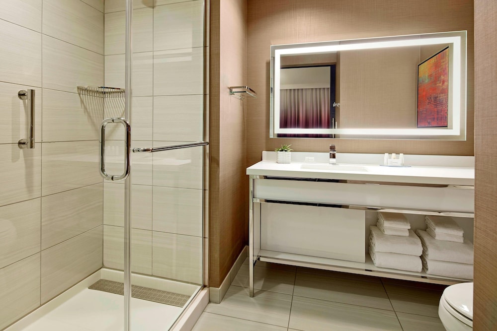 Suite, 1 Bedroom - Photo 3