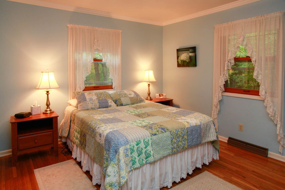House, 3 Bedrooms, Lakeside photo 1