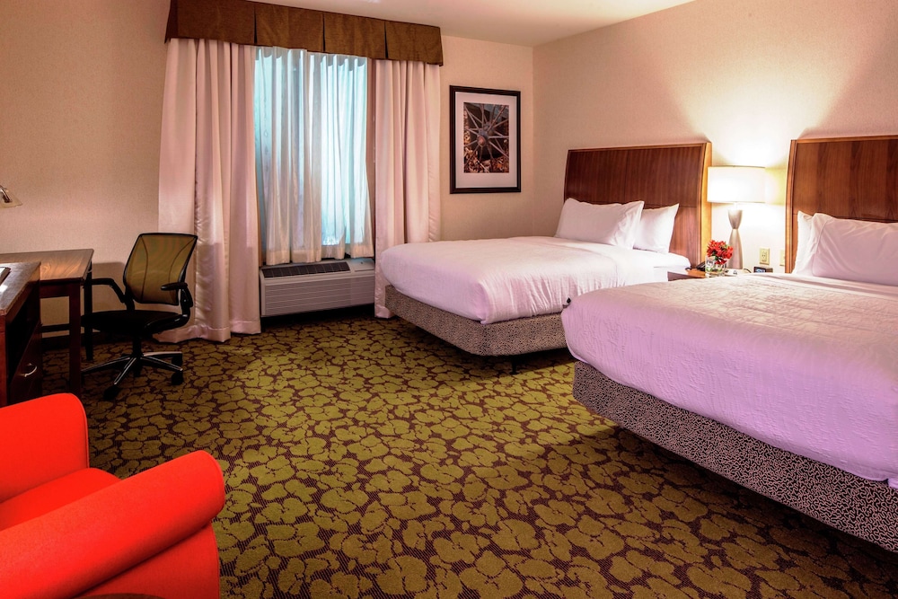 Room, 2 Queen Beds, Accessible, Non Smoking (Roll-in Shower)