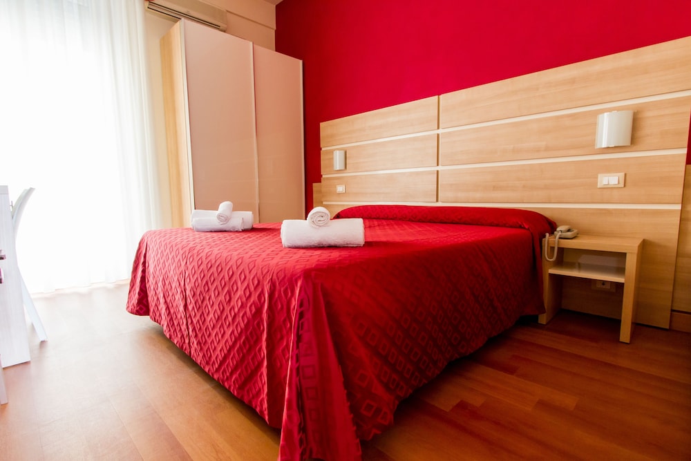 Double or Twin Room - Photo 4