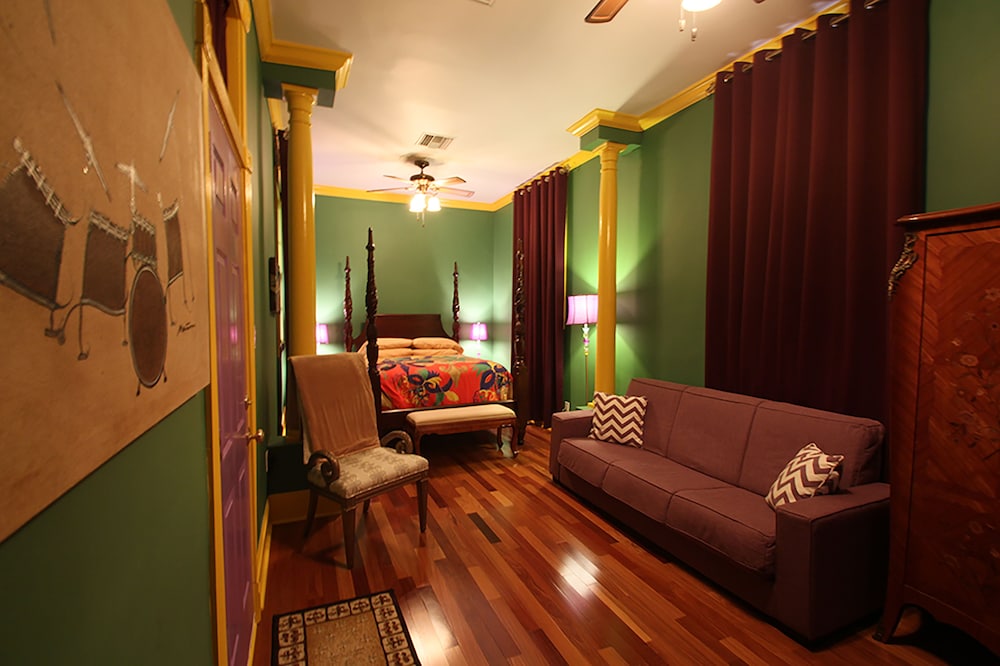Mardi Gras Suite