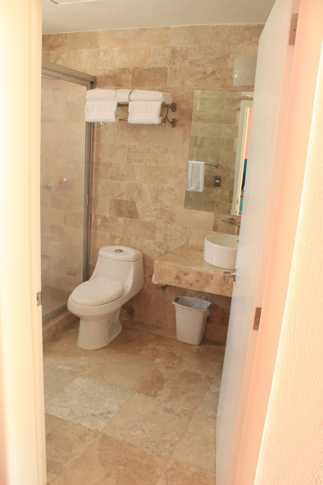 Deluxe Single Room, 1 King Bed with Sofa bed photo 2