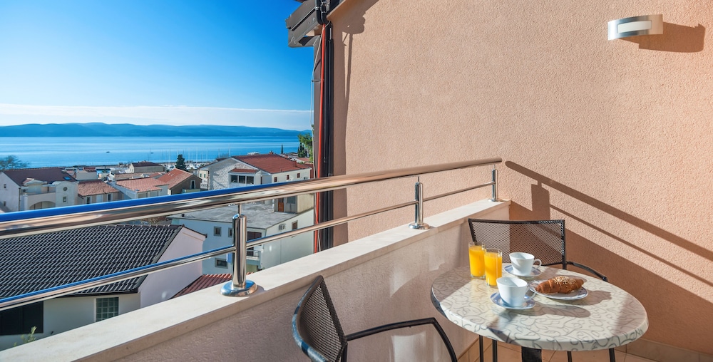 Apartment, 1 Bedroom, Balcony, Partial Sea View (2-4) photo 2