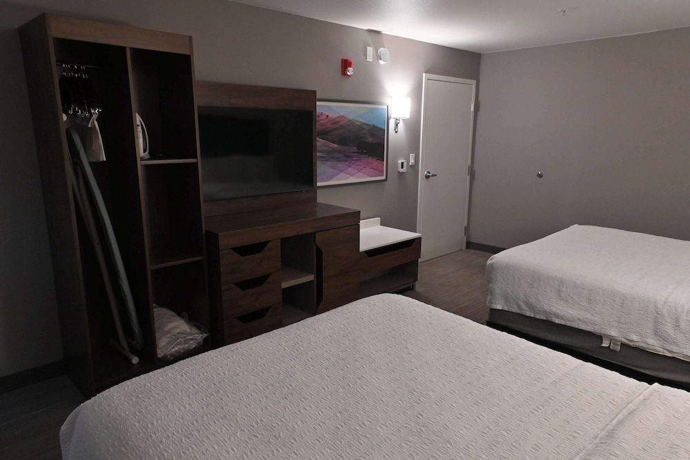 Suite, 2 Queen Beds, Accessible, Non Smoking - Photo 3