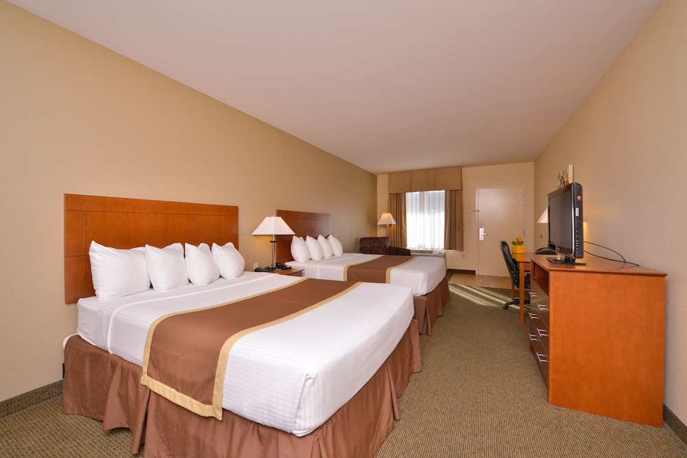 Standard Room, 2 Queen Beds, Non Smoking - Photo 4