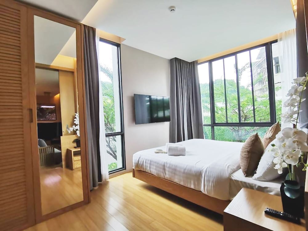 Premier Suite City View - Photo 1