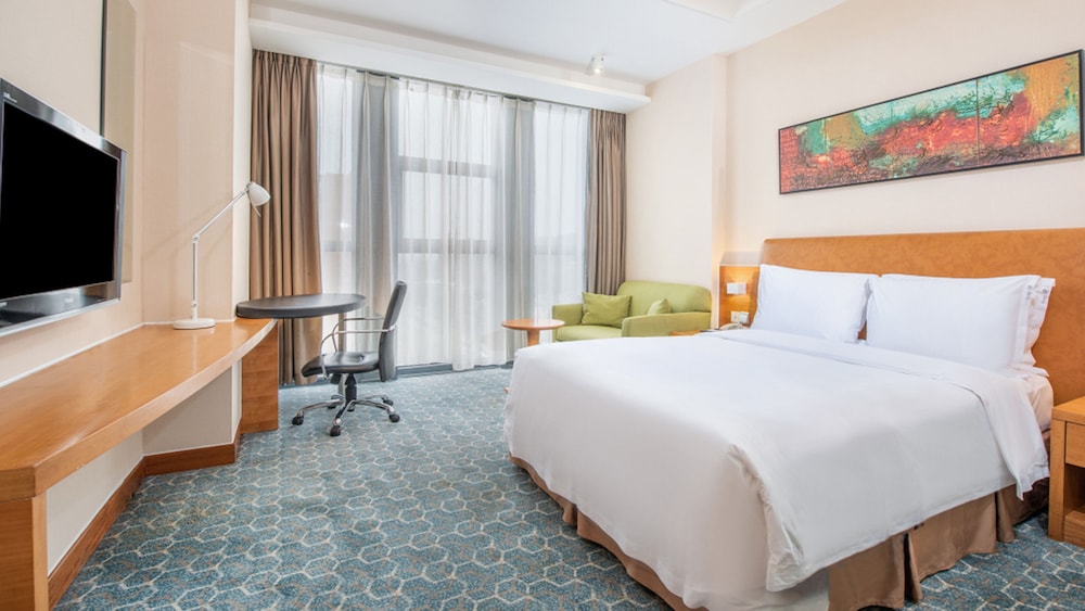 Suite, 1 King Bed - Photo 2