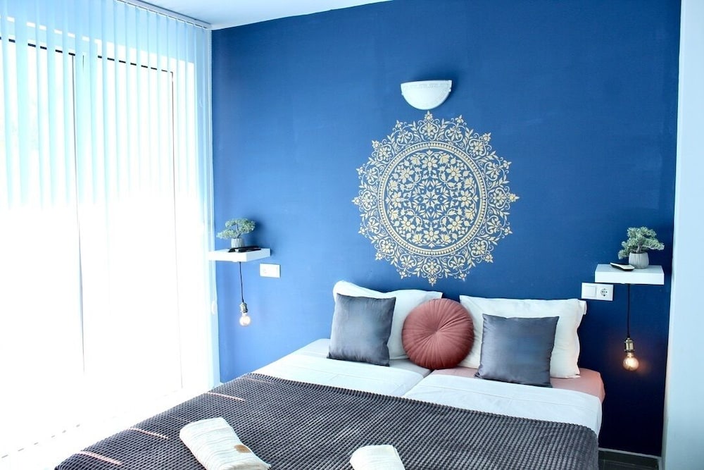 JR Room with Balcony
