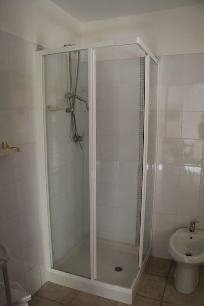 Double Room, 1 Queen Bed, Non Smoking photo 3
