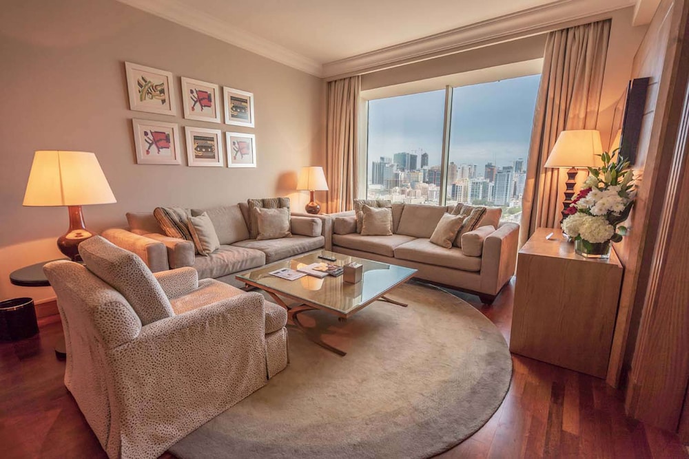 Deluxe Suite, 1 King Bed, Non Smoking (Living Room)