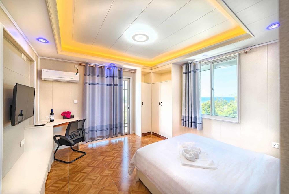 West End View Suite