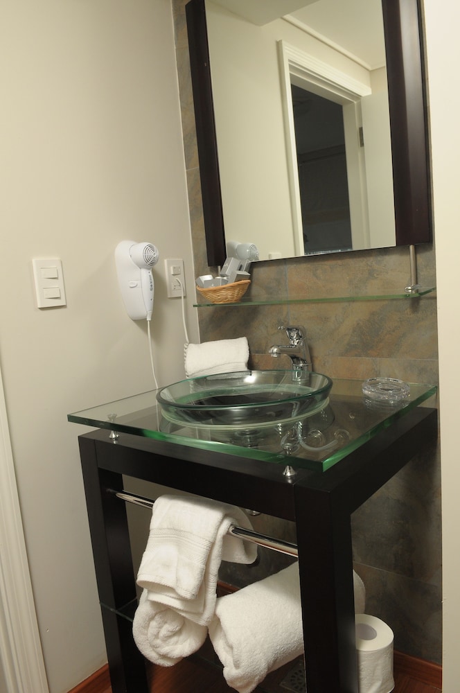 Suite, River View - Photo 9
